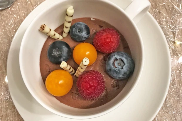 Schokomousse mit Fr&uuml;chten