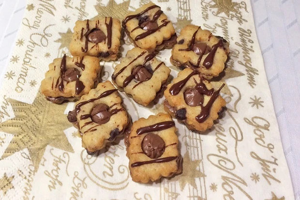 Mürbteigkekse mit Nussnougatfülle