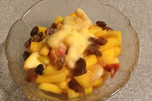 Obstsalat mit Rumrosinen und Eierlik&ouml;r