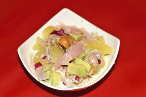 Kartoffelsalat mit Avocado, Schinken und Cashews