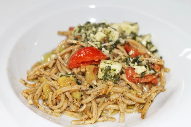 Mediterraner Salat mit Tr&uuml;ffelpasta