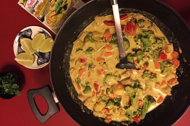 Scharfes Thai Curry mit Vegini W&uuml;rfeln