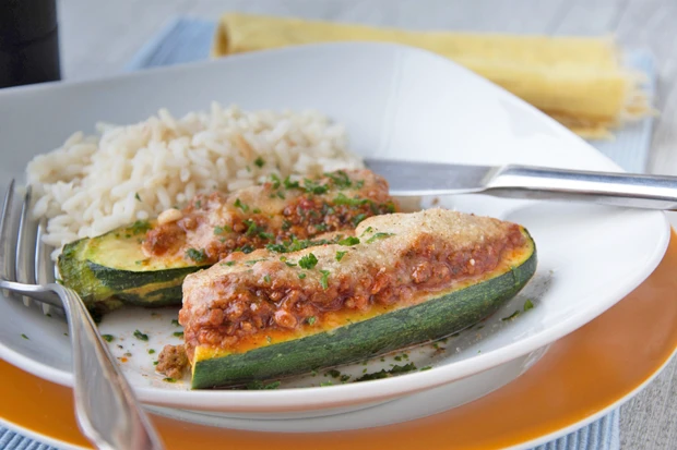 Gef&uuml;llte Zucchini mit Rindfleisch
