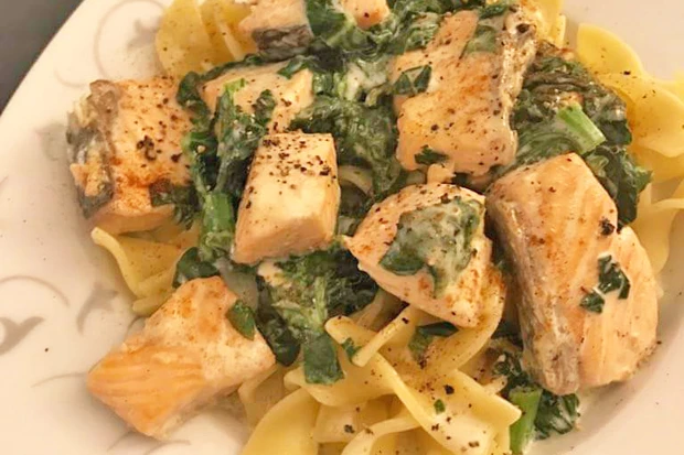 Lachs mit Spinat in K&auml;sesauce