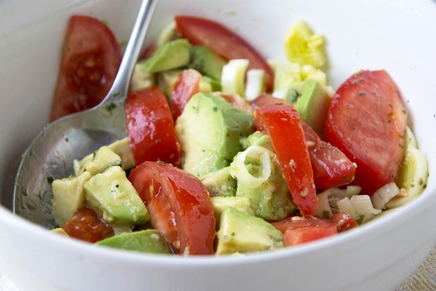 Sommersalat mit Avocados