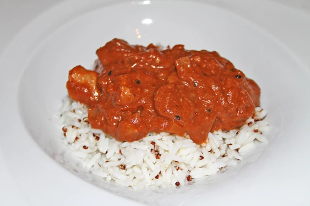 Schnelles H&uuml;hnercurry mit Tomaten-Kokos-Sauce