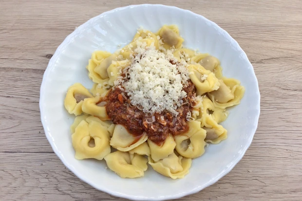 Tortellini mit Fleischsauce