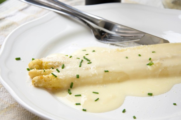 Spargel mit Parmesansauce