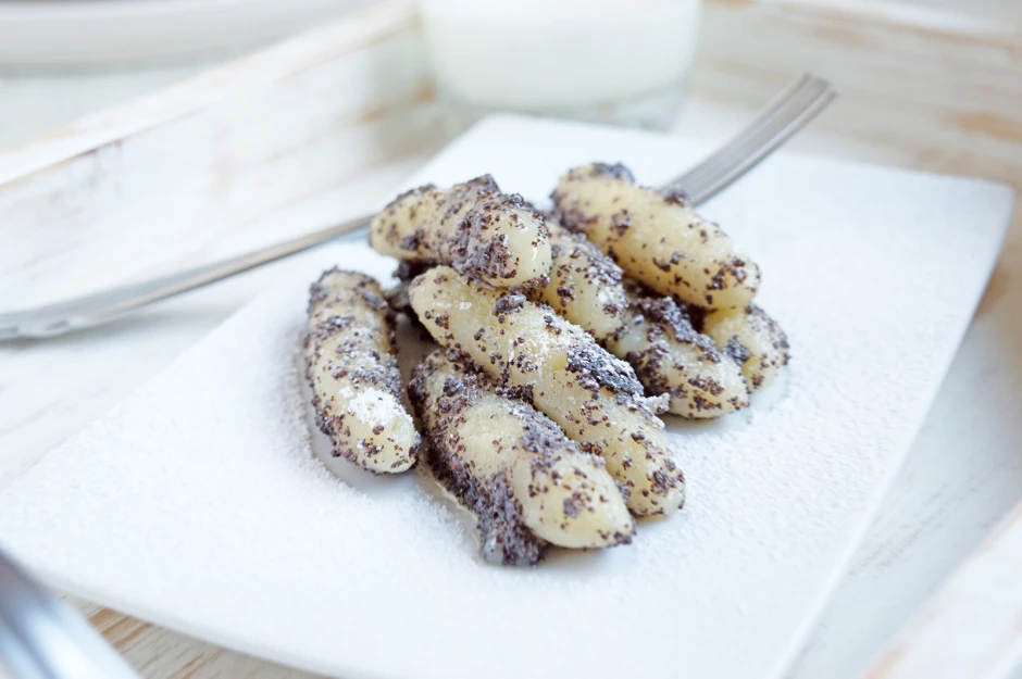 Topfennockerl mit Mohnbrösel