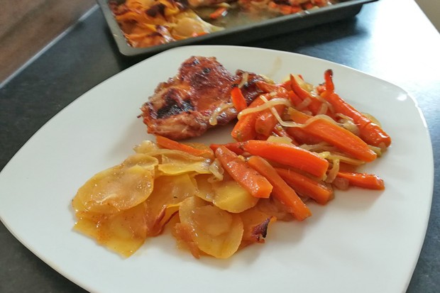 Hühnerkeule mit Kartoffel und Karotten