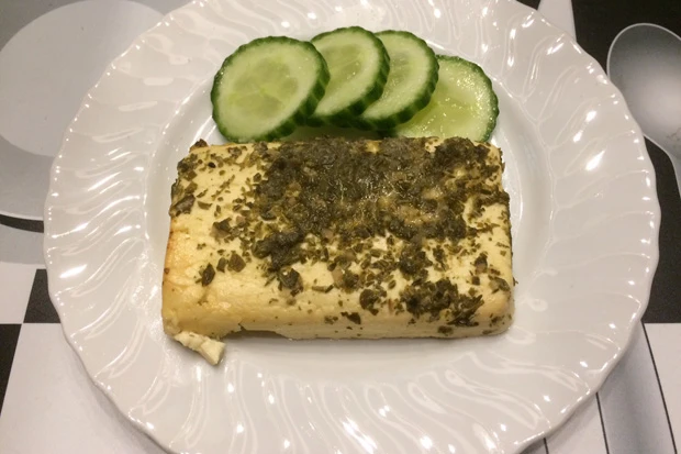 Schafk&auml;se mit Basilikum-Pesto gebraten