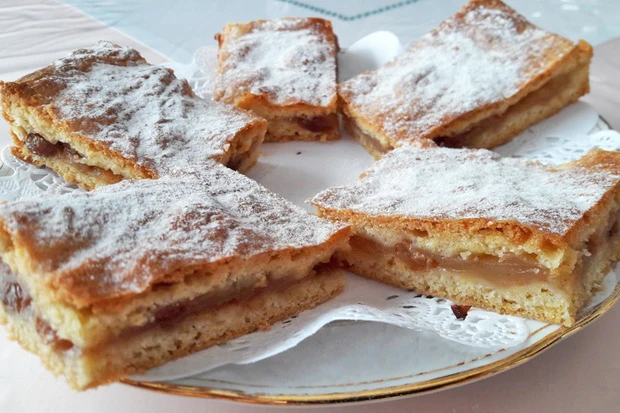 Gedeckter Apfelkuchen