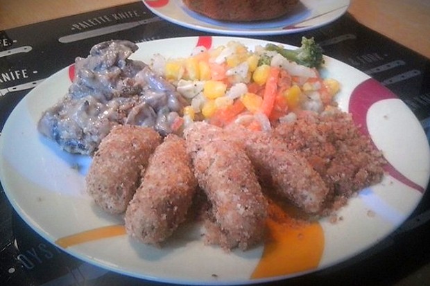 Topfennudeln mit Mandelbrösel