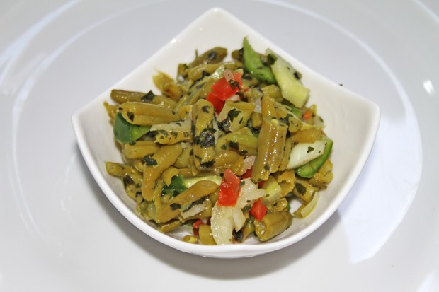 Fisolensalat nach griechischer Bauernart