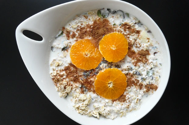 M&uuml;sli mit Birne, Orange, Zimt und Lavendel