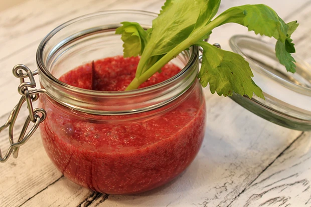 Bloody Beetroot Soup mit Vodka-Sellerie-&Ouml;l