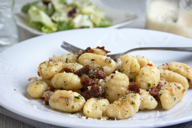 Geröstete Gnocchi mit getrockneten Tomaten