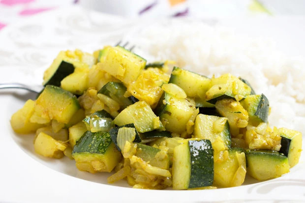 S&uuml;&szlig;-saures Zucchinigem&uuml;se