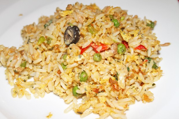 Mediterraner Bratreis mit Thunfisch