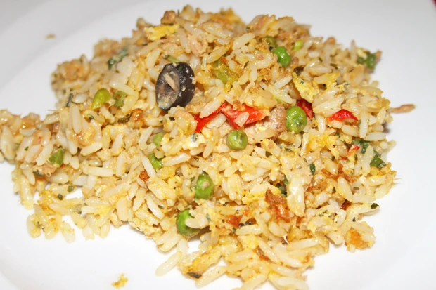Mediterraner Bratreis mit Thunfisch
