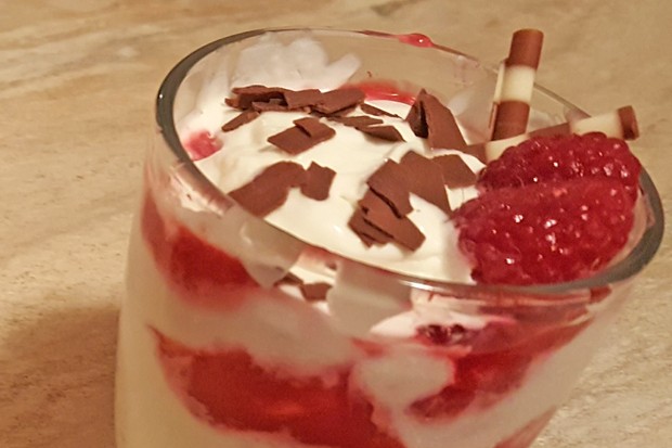 Himbeercreme im Glas
