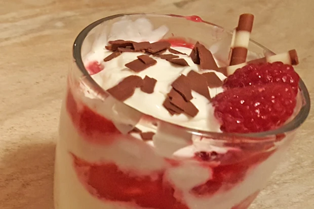 Himbeercreme im Glas