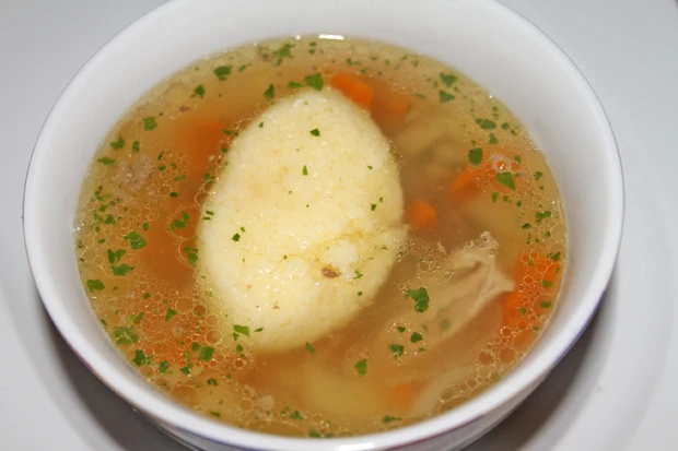 Feine Bouillon vom Huhn und Ochsenschlepp