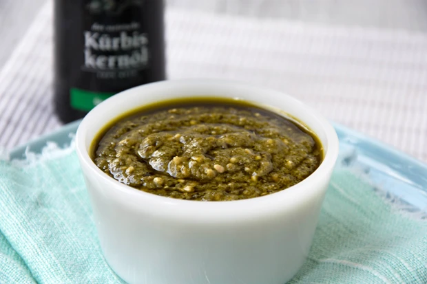 K&uuml;rbiskern-Pesto