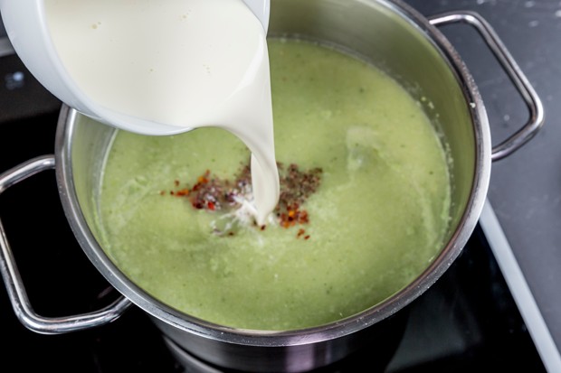 Brokkolistängel-Suppe