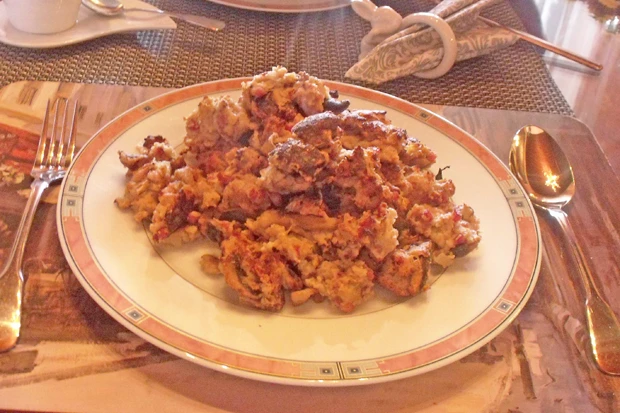 Vollkorn-Pilz-Schmarren mit Kr&auml;utersauce
