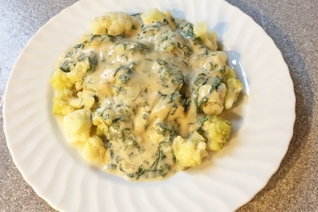 Karfiol mit K&auml;se-B&auml;rlauch-Sauce