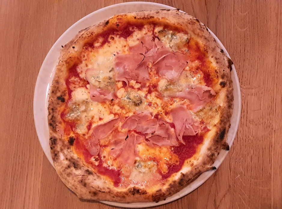 Schinken-Gorgonzola-Pizza