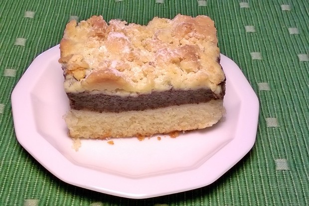 Mohn-Germkuchen mit Streuseln