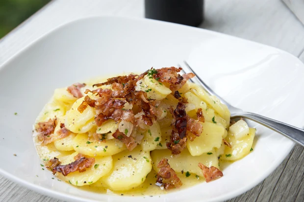 Kartoffelsalat mit Speck
