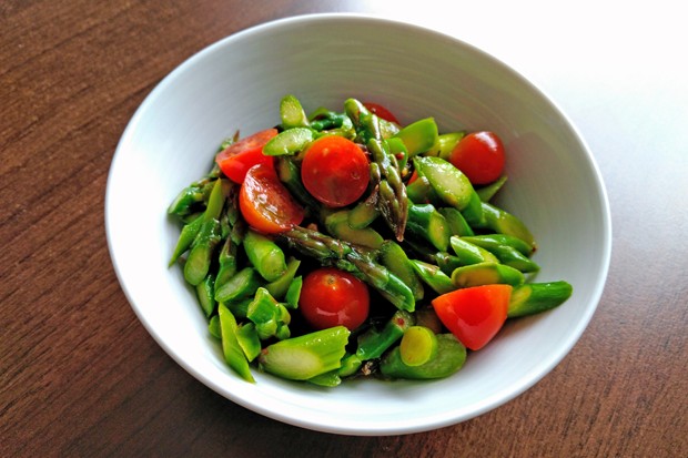 Spargelsalat mit Cherrytomaten