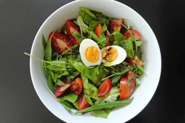 B&auml;rlauchsalat mit Ei
