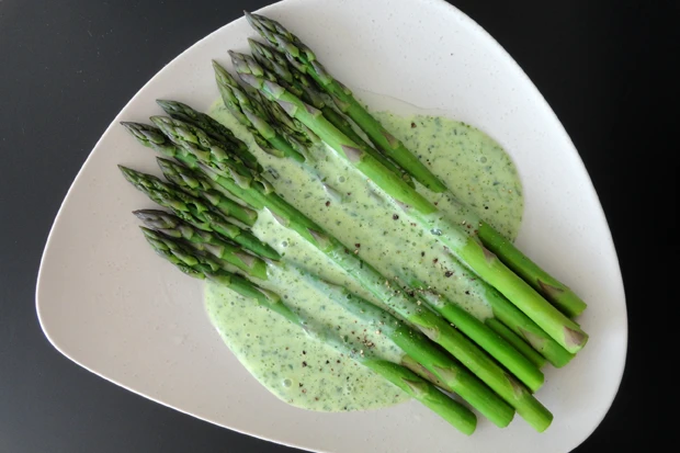 Spargel mit B&auml;rlauchsauce