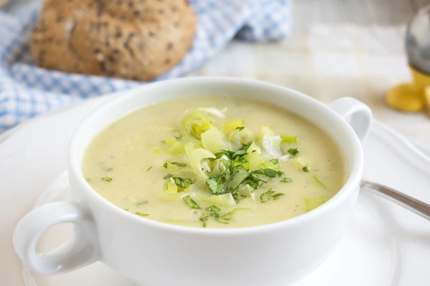 Jungzwiebelsuppe