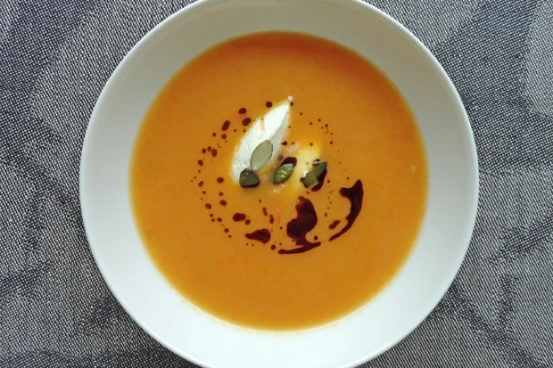 K&uuml;rbissuppe vom Hokkaido mit Safran