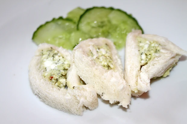 Tramezzini - R&ouml;llchen mit Avocado - Feta - Aufstrich