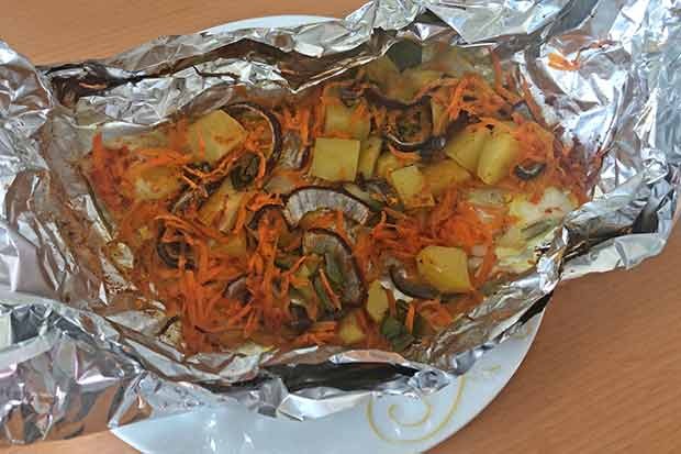 Gedünsteter Fisch mit Gemüse