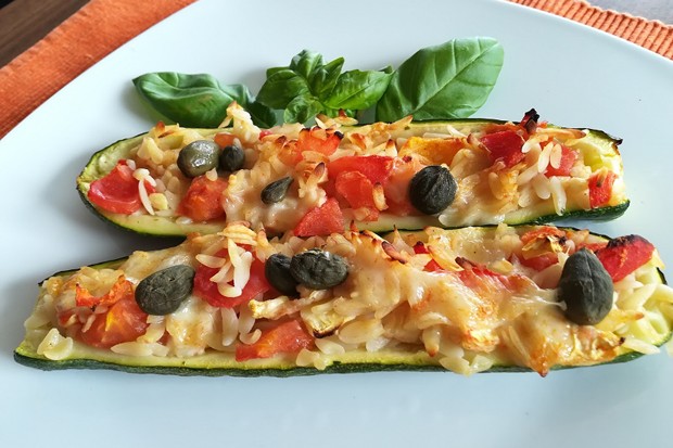 Zucchini-vegetarisch gefüllt - Rezept