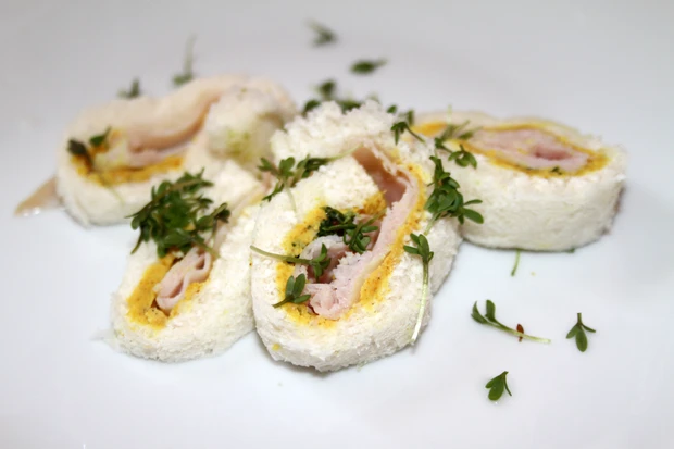 Tramezzini - Röllchen mit Cafe-de-Paris-Butter