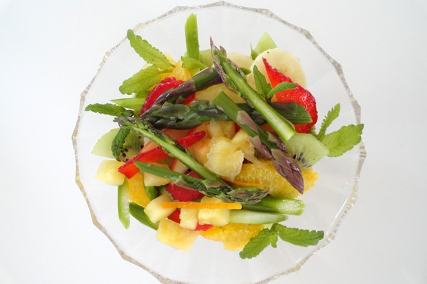 Grünspargel-Fruchtsalat