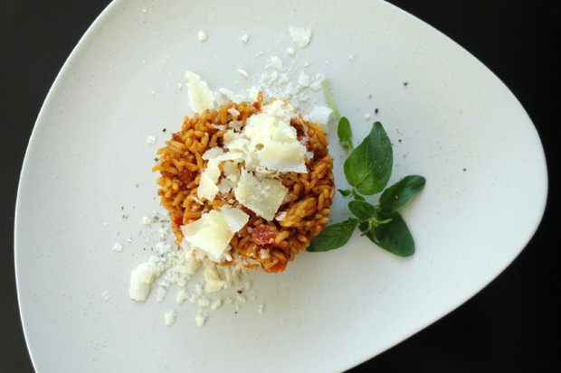 Tomatenreis mit Oreganoblüten und Parmesan