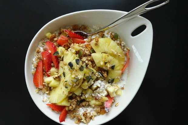 Ananas-M&uuml;sli mit Knusperkernen