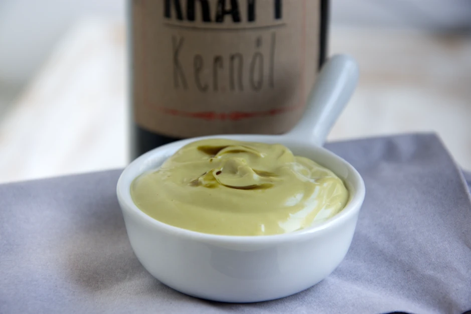 Mayonnaise mit Kürbiskernöl