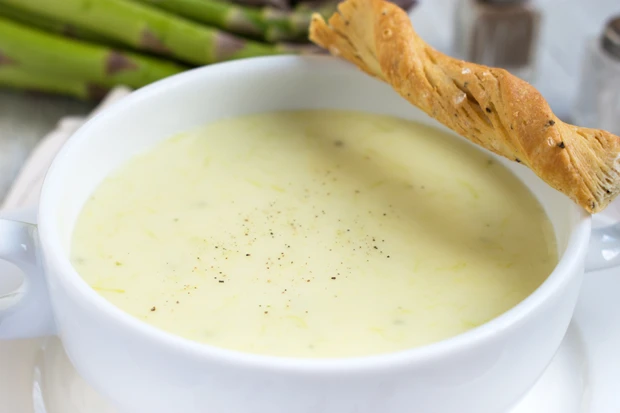 Omas Spargelsuppe