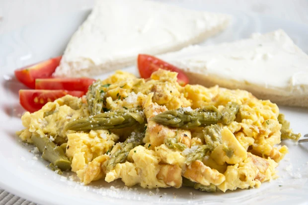 Eierspeise mit Gr&uuml;nspargel