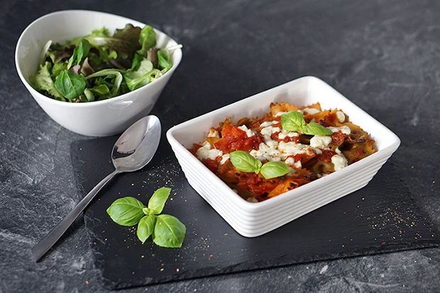Nudelgratin mit Tomaten und Mozzarella